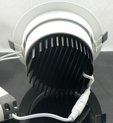 COB天花燈刀形散熱器：優質航空鋁材質，耐用高效，遠距離投光